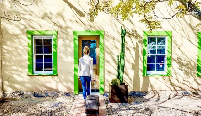 Downtown Rustic Adobe - Newly Renovated Historic Property - KING Bed & Parking