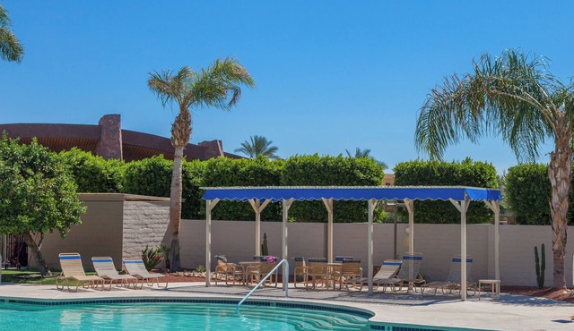 Downtown Winner – Heart of Palm Springs Condo