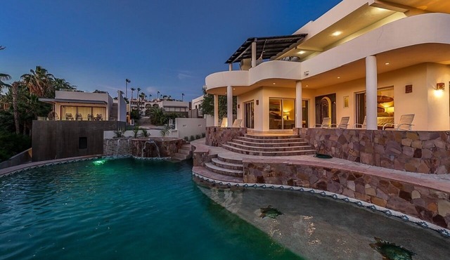 DREAM VILLA WITH CABO ARCH AND OCEAN VIEWS; PICKLEBALL MINI-GOLF POOL JACUZZI
