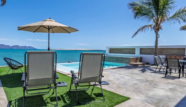 Dreamhouse 5 Bedroom With Pool Located Right On The Water