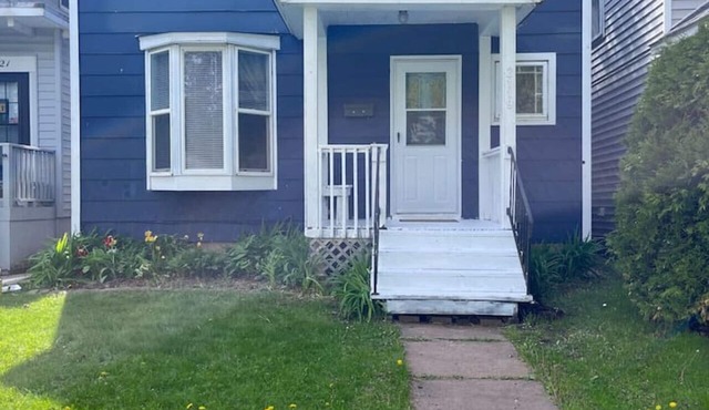 Duluth Airshow weekend open! 3bd 1 bathroom.Dog friendly place! Fenced yard