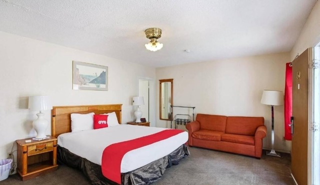 Easy Access to Major Yuma Attractions from Comfortable 3 Queen Bed Room