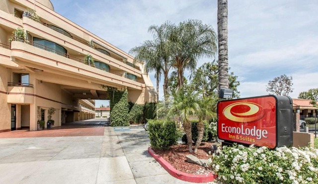 Econo Lodge Inn & Suites Riverside - Corona