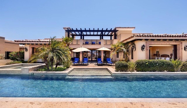 Elegant 4-Bedroom Getaway w/Media Room, Sleeps 14
