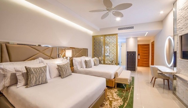 Elegant 667 sq ft suite with ocean views, balcony, and luxury comforts. Los Cabo