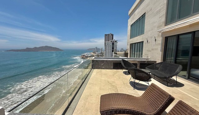 Elegant Penthouse on the boardwalk By GPS