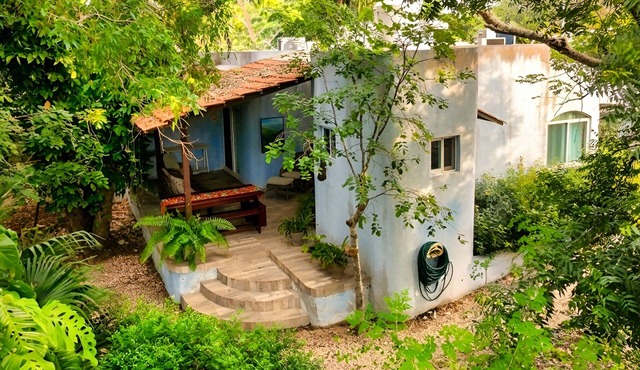 Enchanting 3 bedroom villa in Valladolid/peaceful garden quiet walkable location
