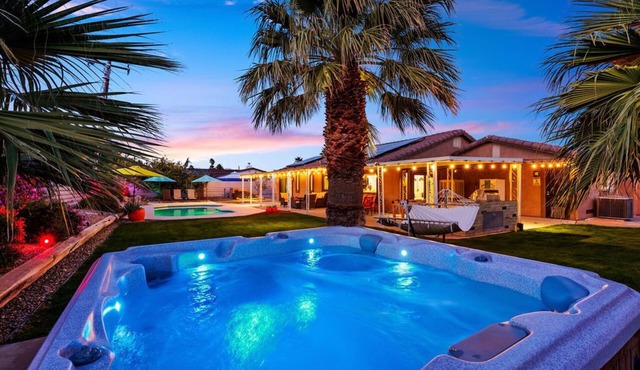 Endless Summer-Elegant 3 Bedroom Home With Pool
