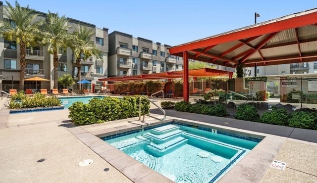 Enjoy our luxury 1 bedroom loft with fitness room and AC in charming Chandler