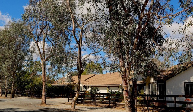 Enjoy the RANCHO Villa Heart of Temecula Wine Country Golf Casinos Views RVC-023