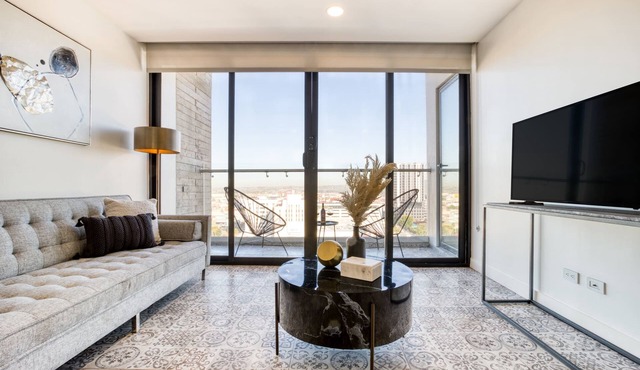 Epic Apt w/Balcony+View: GYM+B/Lounge+Pool Table
