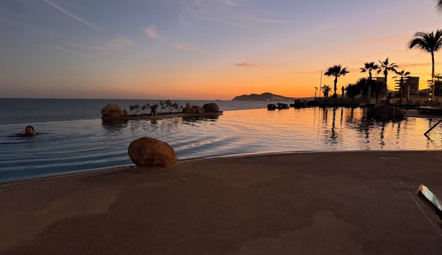 Escape to Luxury: Exclusive 1-Bedroom Resort Retreat on Cabo's Stunning Shores