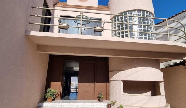 Espectacular residencia con vista a la bahía!!