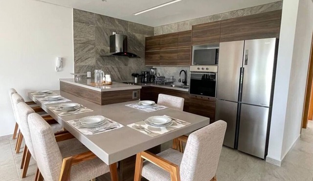 Exclusive and equipped 3 bedroom apartment. 10 minutes from downtown!