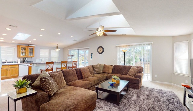 Exclusive getaway with pool, hot tub, W/D, & clubhouse with pool table & gym