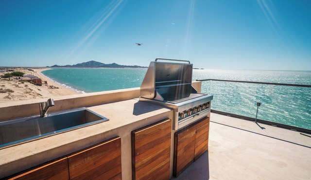 Exclusivo Penthouse de 3 recamaras Frente a la Playa