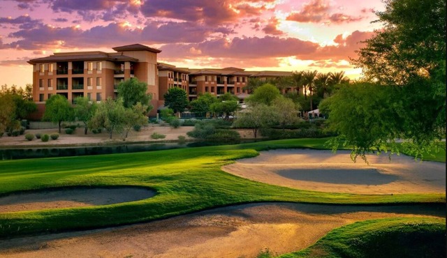 Experience the MAGICAL Kierland area in Scottsdale with a full two bedroom unit.