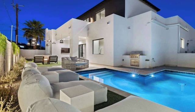 Experience The Westly! Very Clean, Walk to Oldtown