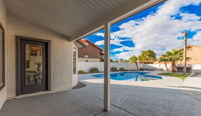 Exquisite Golf Course Home: A Cozy Getaway!