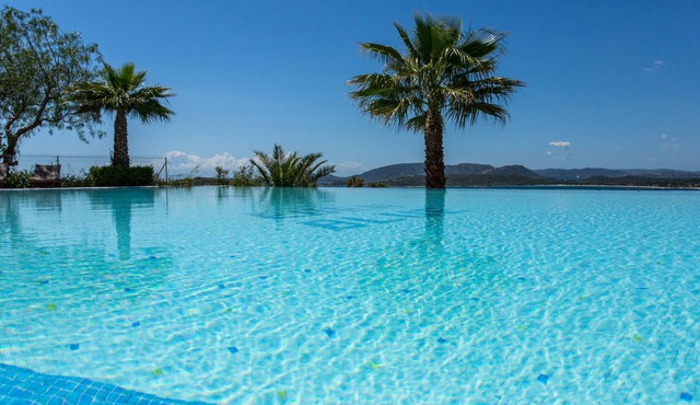 F4 Exceptional view on the bay of Saint Cyprien and the gulf of Porto-vecchio