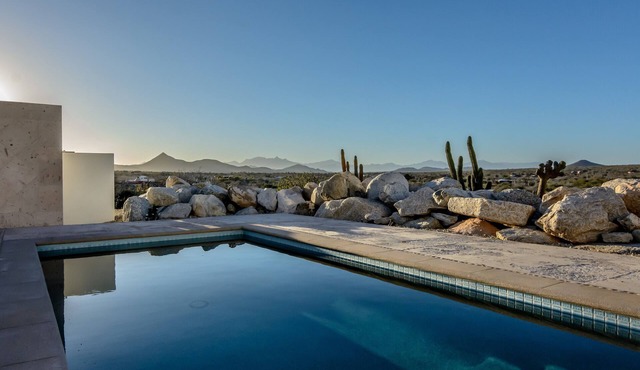 Fabulous Contemporary Getaway / 360 Degree Views / Beach / Pool