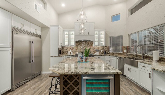 Fabulous Mesa Oasis. Sleeps 14. Dog Friendly Too.