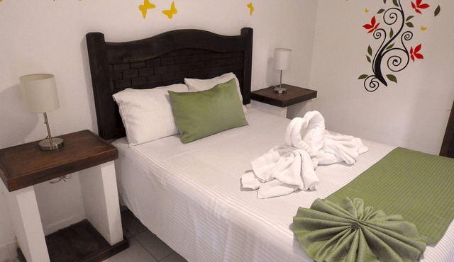 Family & Pet Friendly Hotel/Clean Rooms/Private Bathroom/Cable TV & WiFi