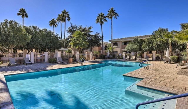Families & Dogs Welcome! Phoenix Condo w/Pool