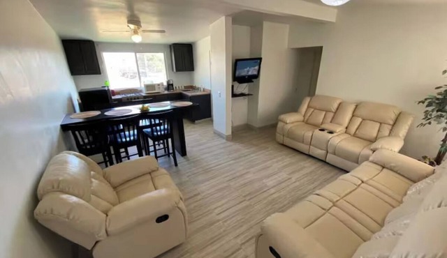 Family Apartment & Free Parking!