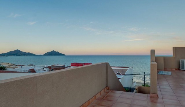 Family Beach House 🔥 1 Min Walk to the Sand 🏖 Wi-Fi, A/C, Hot Water & Kayaks