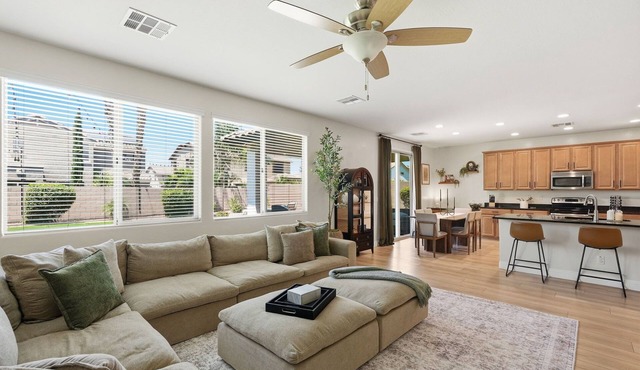 Family-Friendly 4BR Home, 30+ Night Stays - Loft, Big Backyard