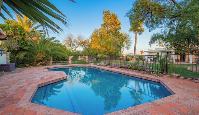 Family Gem in Paradise Valley: Hot Tub, Large Yard