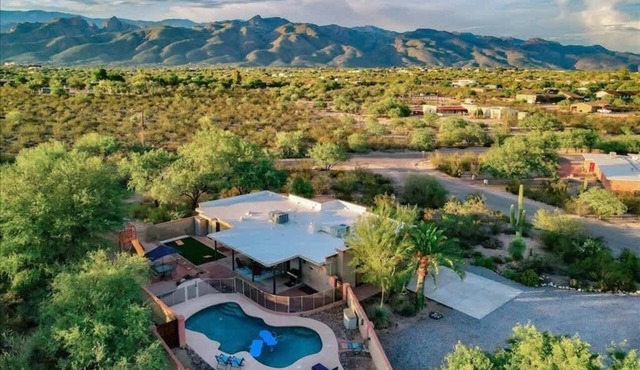 Family Getaway with Pool & Pet Friendly!