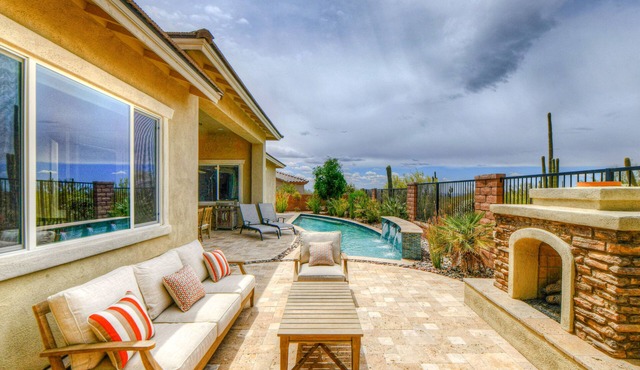 Fantastic desert retreat w/private pool, outdoor fireplace, & high-speed WiFi