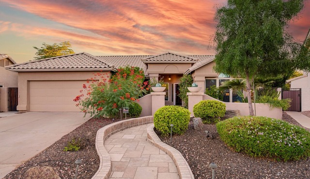 Fantastic home with private heated pool, grill, Ping-Pong & enclosed backyard