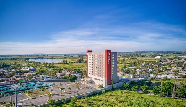 Fiesta Inn Suites Aeropuerto del Bajío