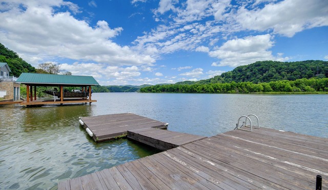 Fire Pit & Floating Dock! Claytor Lake Hideout in Draper