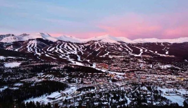 First Floor Studio W/Full Kitchen & View in Breck in Breckenridge