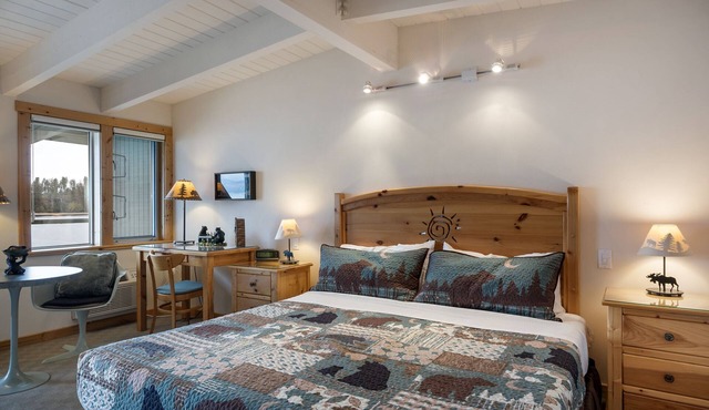 Flathead Lake Waterfront Studio!
