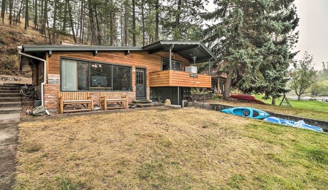Flathead Lake Waterfront Cabin w/Dock & Kayaks