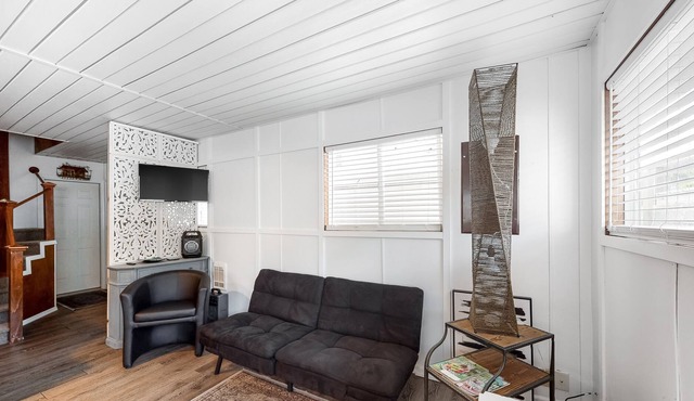 Floating Home on the Lake W/Direct Lake Access, Free WiFi and Full Kitchen