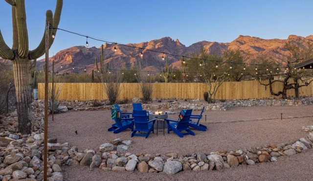 Foothills Oasis: Fire Pit & Scenic Mountain Views