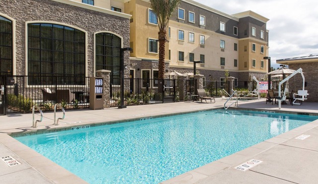 Free Breakfast. Pool & Hot Tub. Gym. Great for Business Travelers!