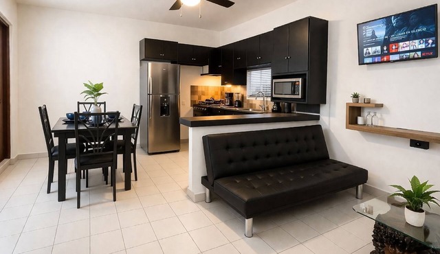 Full property for 7/2 Units/Local & Downtown