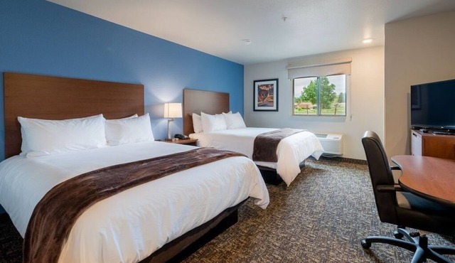 Fully Equipped Room w/Kitchenette for Long Stays Near Local Hotspots
