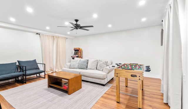Game Room & In-Unit Laundry - 15 Min to Disney!