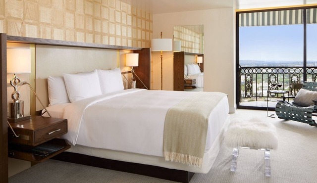 Gate One Bedroom Suite at The London West Hollywood, Free Breakfast