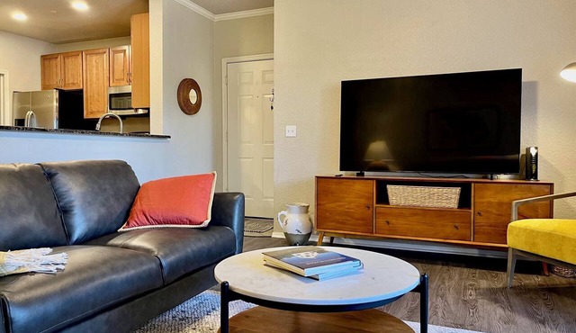 Gated Condo, Heated Pool, Spa, Gym, Near Zoo