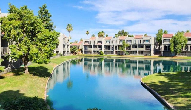 Gated Dobson Ranch townhouse, balcony, golf views
