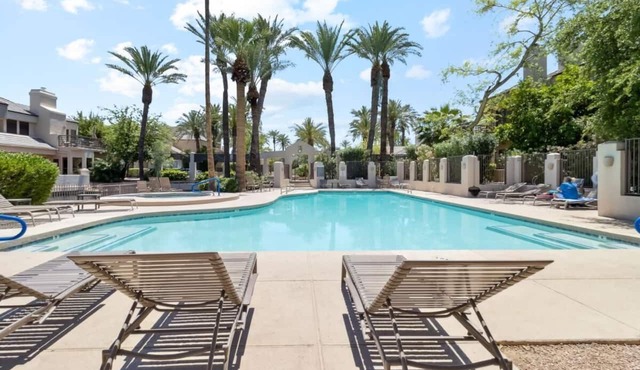 Gated Gainey Ranch condo, garage, heated pool, walk to restaurants, shopping!